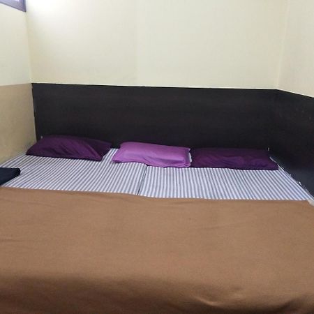 C.B Deluxe Lodge Bangalore Eksteriør bilde
